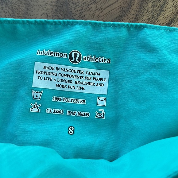 Vintage Lululemon crop pants, size 8. - Picture 5 of 16